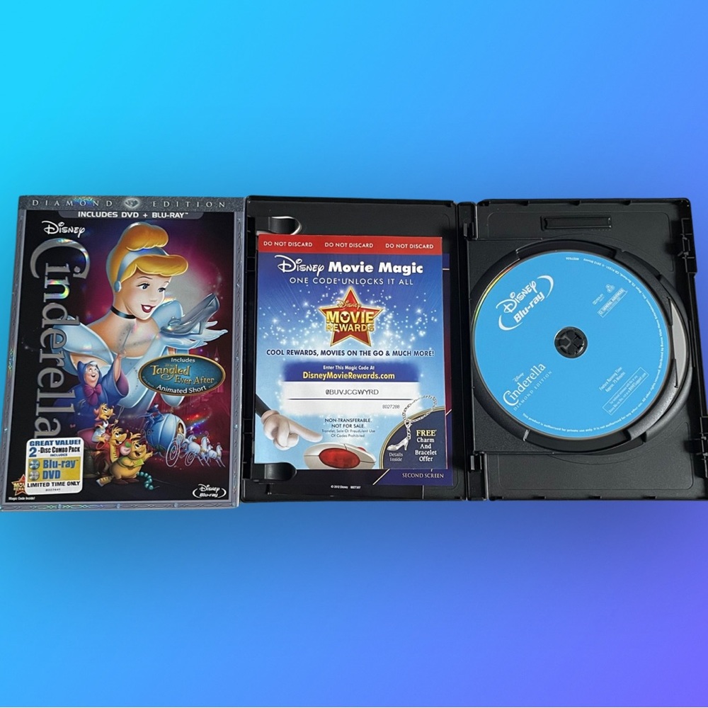 DVD/BLUE-RAY- Cinderella - Picture 3 of 3